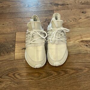 Adidas Lite Racer shoe! Excellent condition